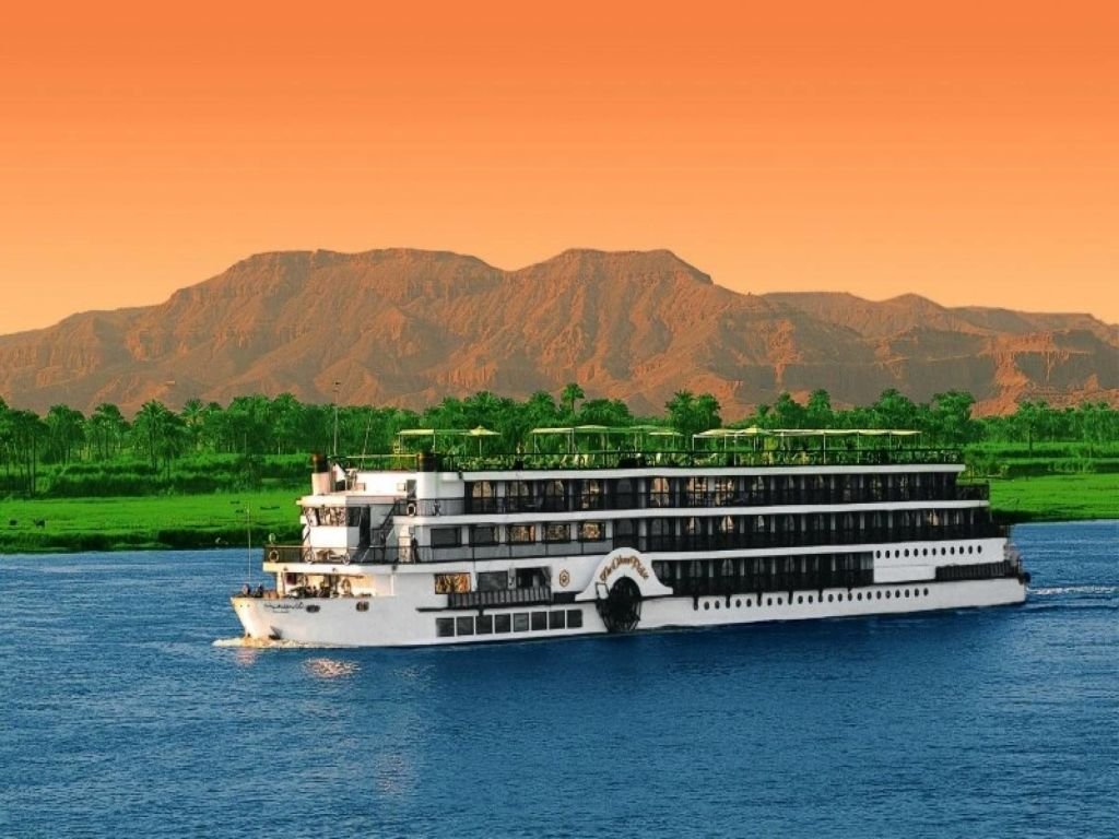 nile-cruise-at-evening
