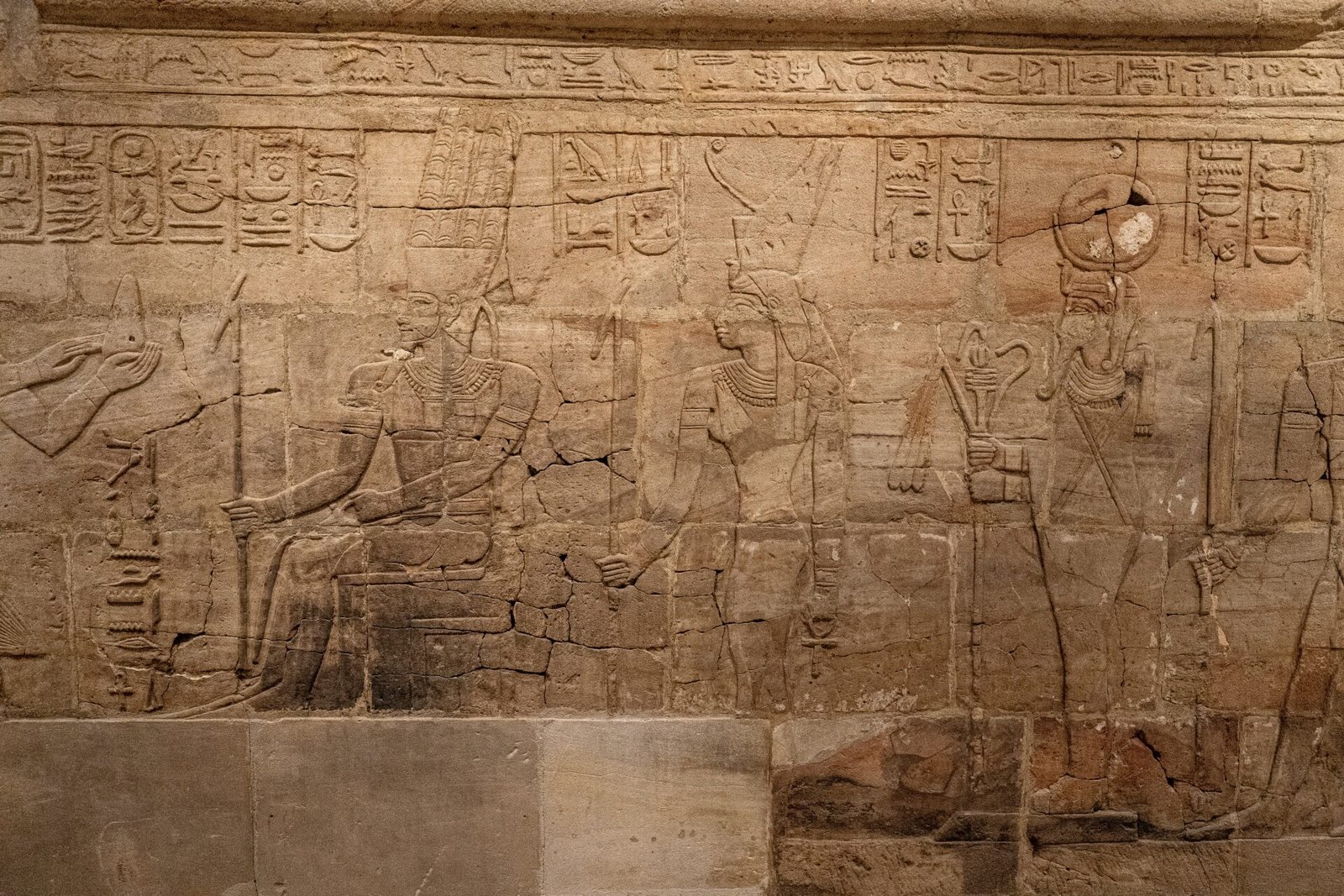 Depiction of Egyptian soldiers and chariots in battle